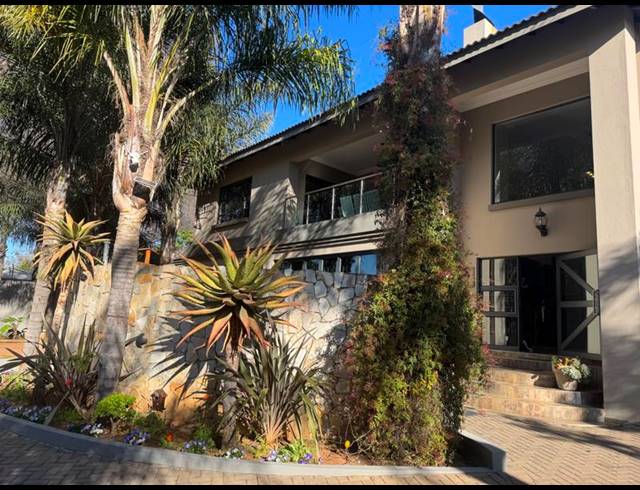 5 BEDROOM HOUSE FOR SALE IN CLUBVILLE